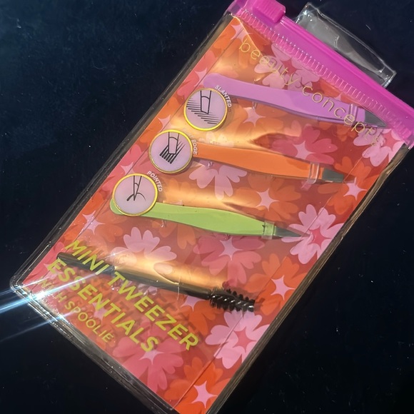 Beauty Concepts Mini Tweezer Set; travel set of 4 - Picture 1 of 4